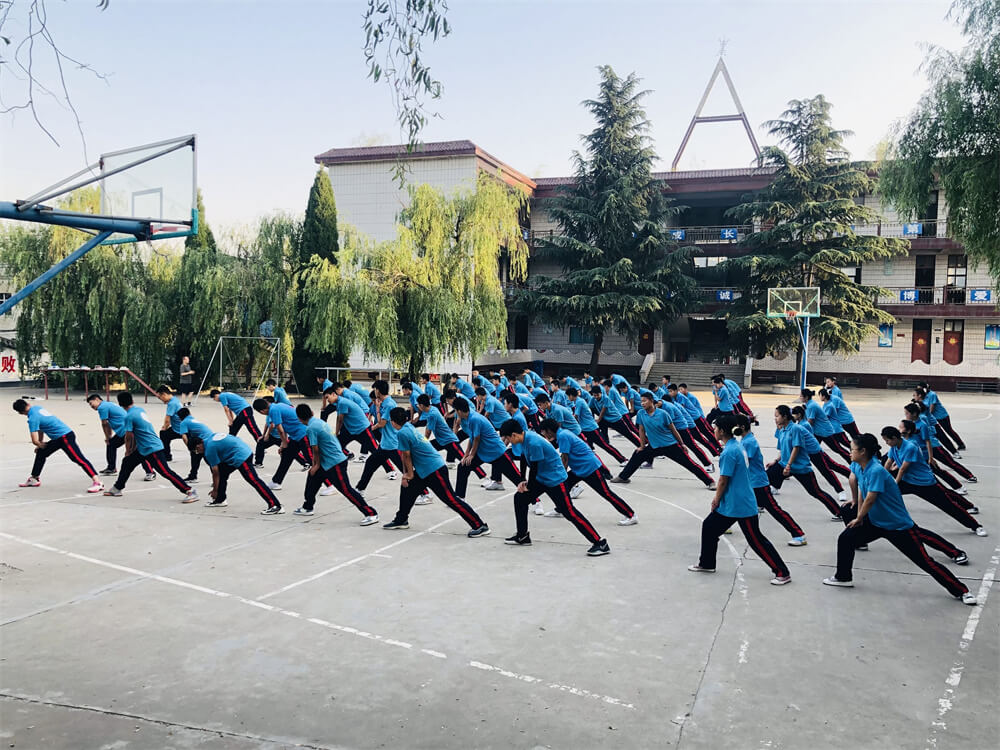 做一个老师喜欢的家长，需要费尽心思讨好吗！_www.hnlfjy.com.cn