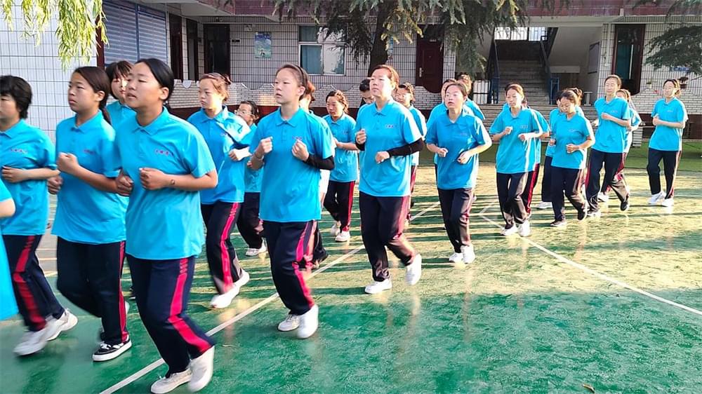 孩子因为老师严厉而害怕，父母应该如何开导！_www.hnlfjy.com.cn