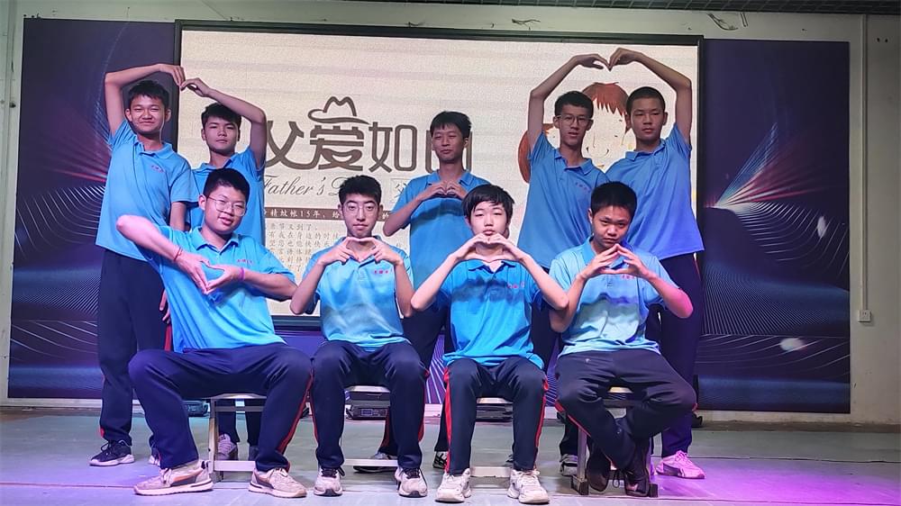孩子因为老师严厉而害怕，父母应该如何开导！
