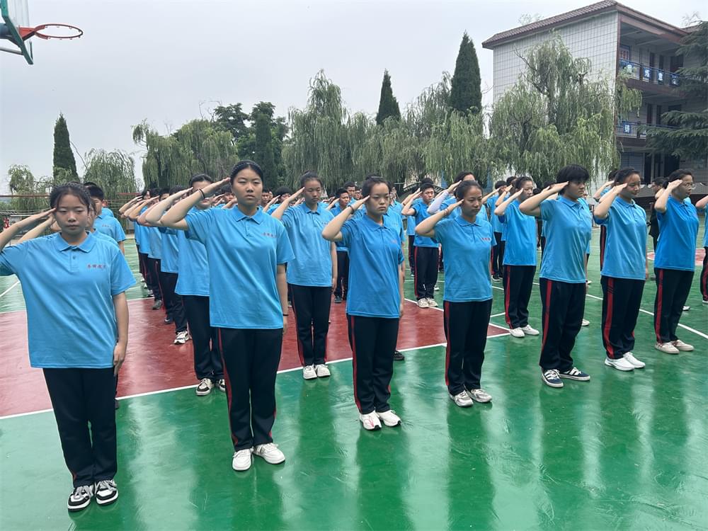 当孩子被欺凌的时候，三流家长说“没关系”，一流家长将娃养的“惹不起”_www.hnlfjy.com.cn