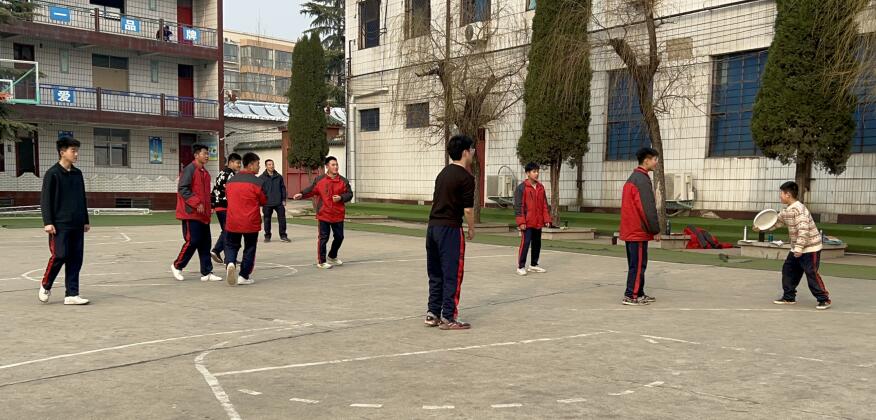 孩子不自信莫着急莫批评，换个思路，助力孩子找回自信心！_www.hnlfjy.com.cn