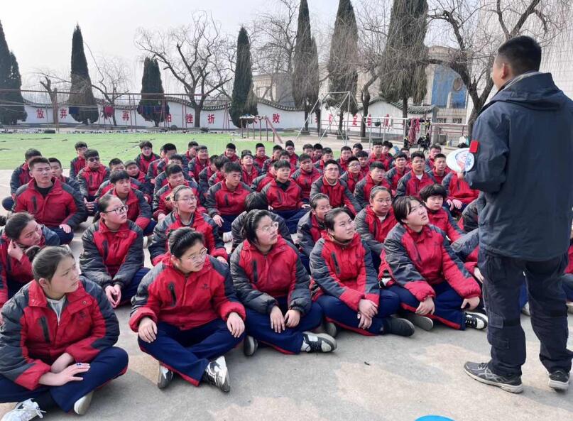 孩子不自信莫着急莫批评，换个思路，助力孩子找回自信心！_www.hnlfjy.com.cn