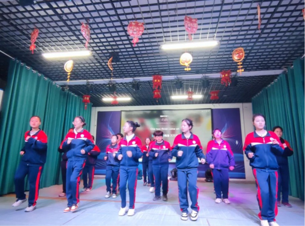 13岁女孩谈上学而头疼呕吐，从抑郁走向自杀，谁为此买单！_www.hnlfjy.com.cn