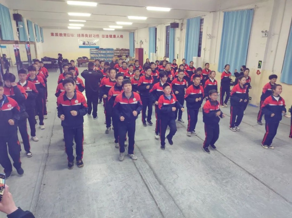 13岁女孩谈上学而头疼呕吐，从抑郁走向自杀，谁为此买单！_www.hnlfjy.com.cn