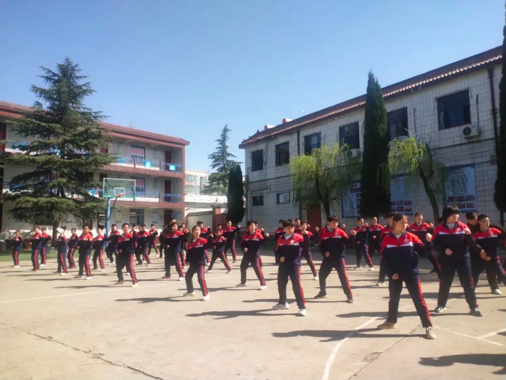 13岁女孩谈上学而头疼呕吐，从抑郁走向自杀，谁为此买单！_www.hnlfjy.com.cn