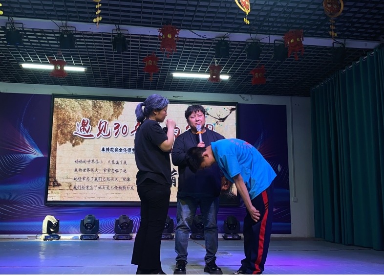 穿越时空遇见30年后的父母——李锋教育2023年母亲节大型感恩活动 穿越时空遇见30年后的父母——李锋教育2023年母亲节大型感恩活动_www.hnlfjy.com.cn