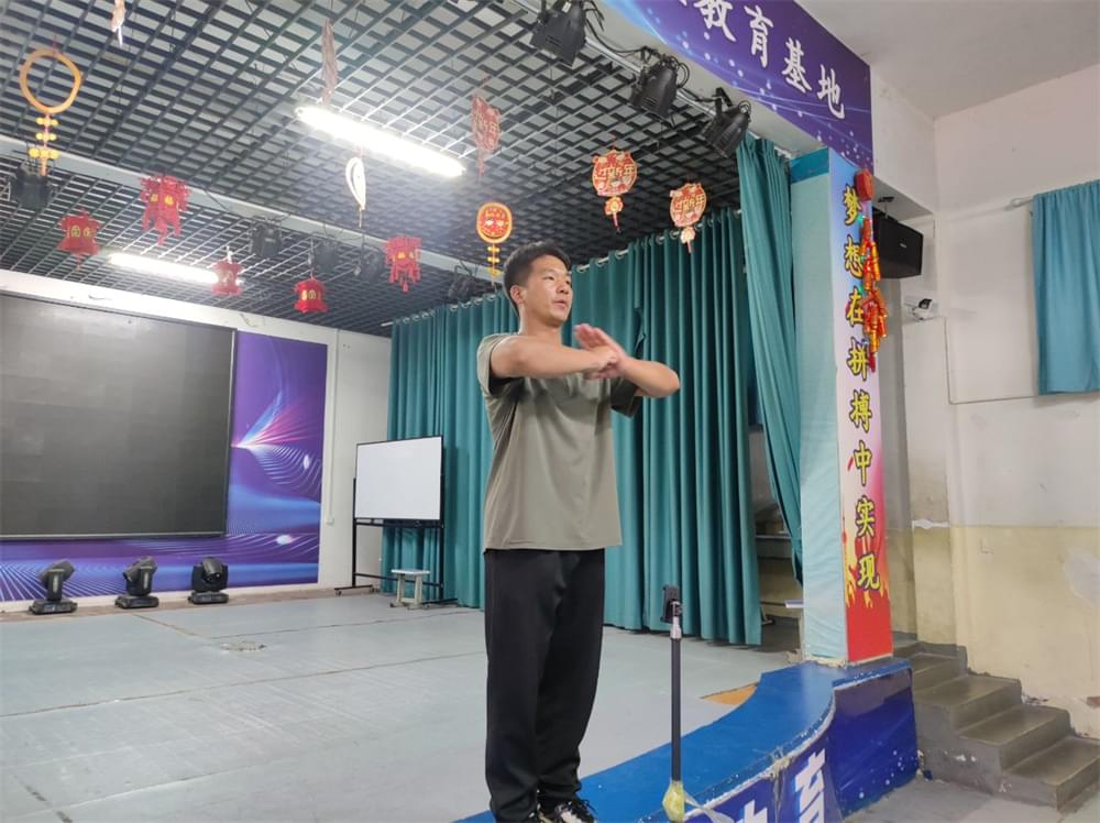  廉价的母爱，让我们的下一代苦不堪言！_www.hnlfjy.com.cn