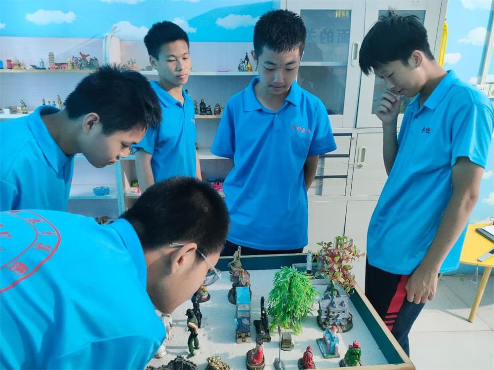  与其抱怨孩子，父母不如多说些鼓励的话，孩子将一天比一天自信优秀！_www.hnlfjy.com.cn