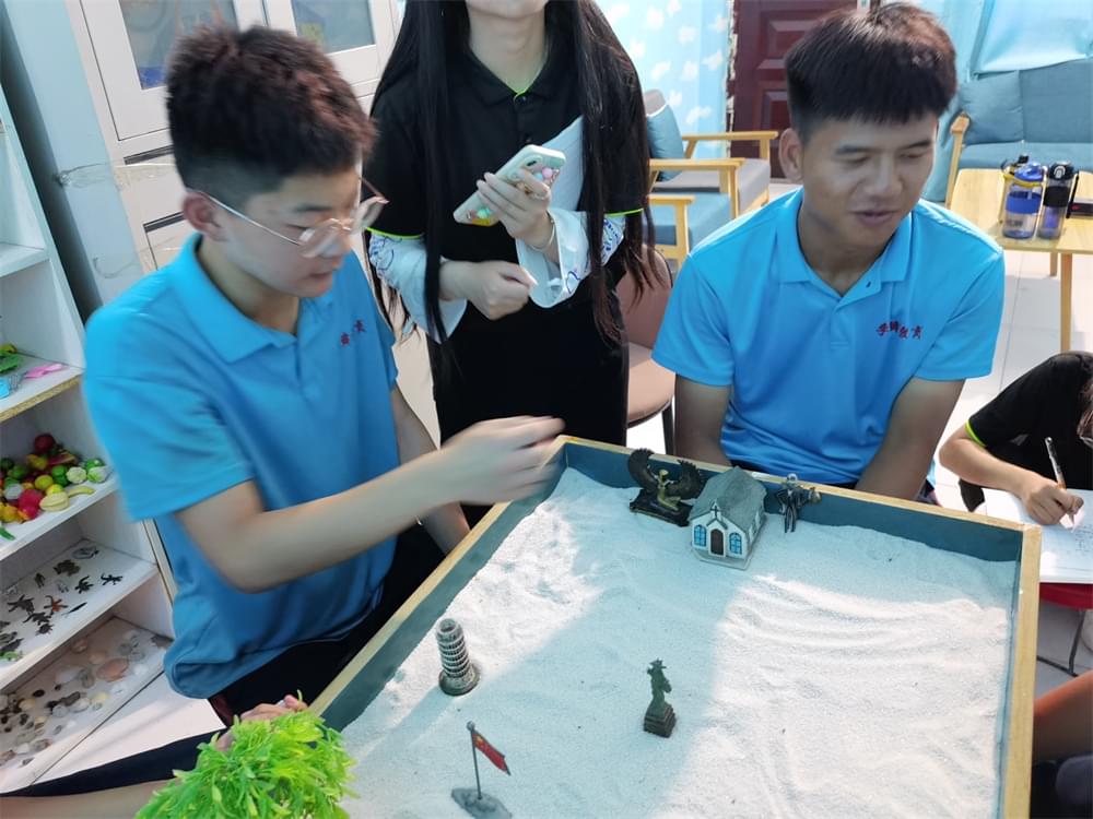  与其抱怨孩子，父母不如多说些鼓励的话，孩子将一天比一天自信优秀！_www.hnlfjy.com.cn