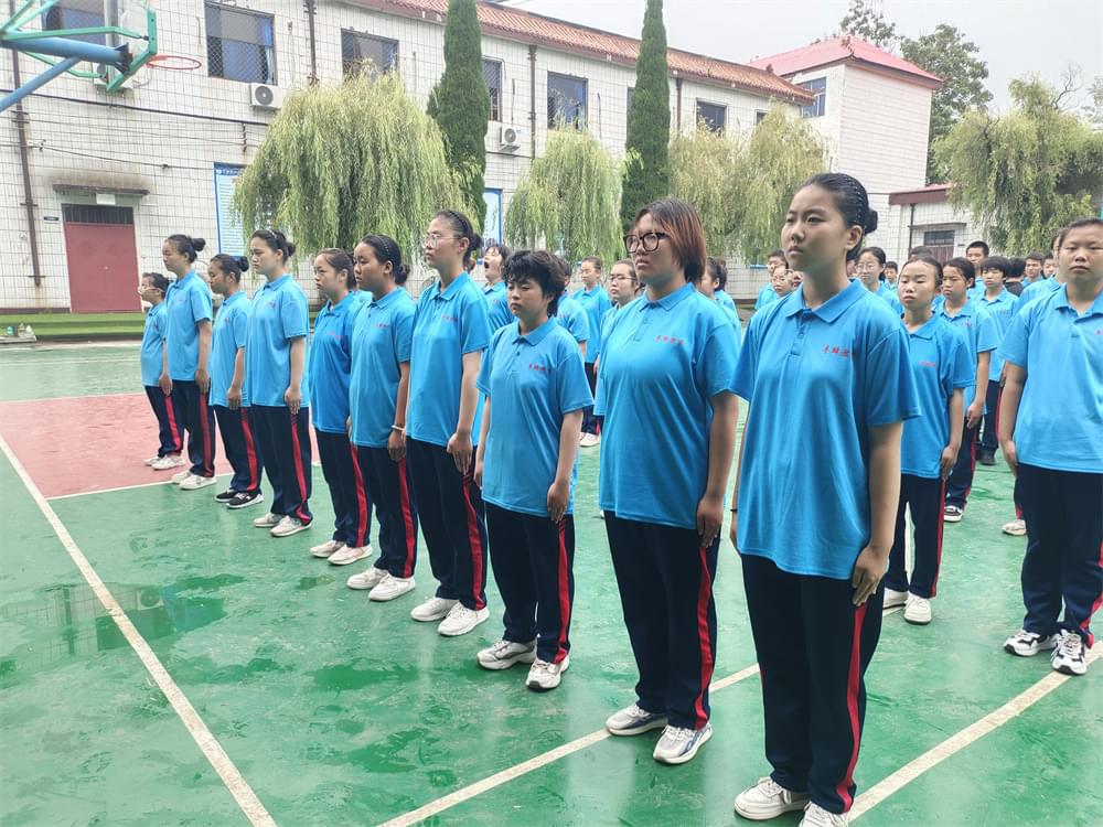 李锋谈心理：别只盯着孩子学习了，忽视孩子身心运动，叛逆只是一瞬间！_www.hnlfjy.com.cn