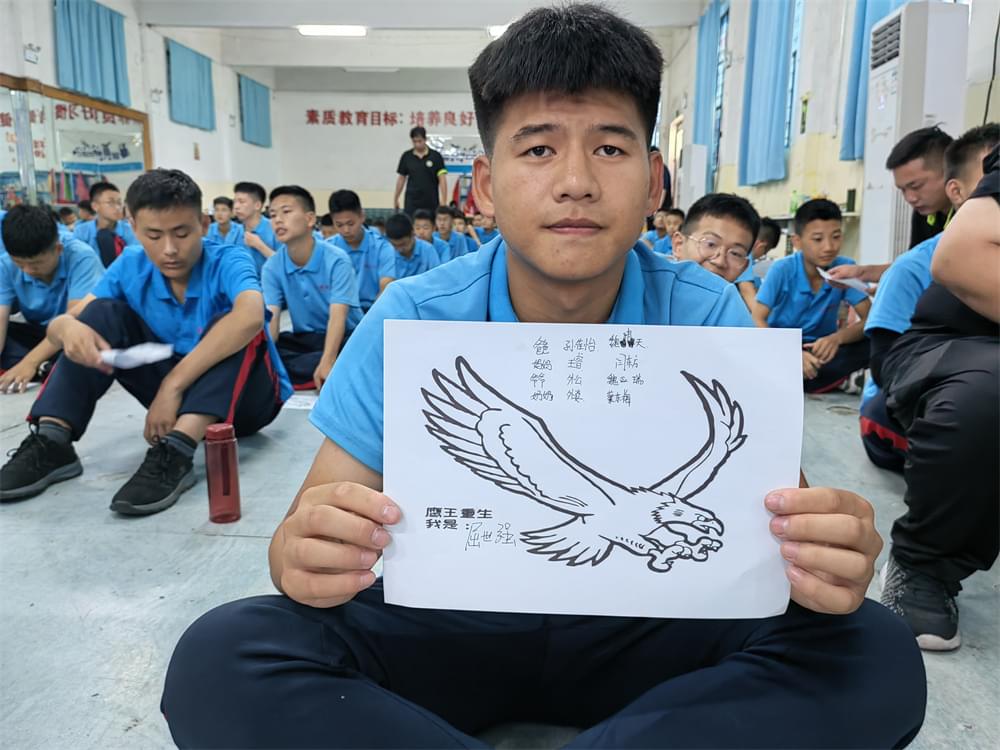 李锋教育突破课程《鹰王重生》:两天两夜助力孩子完美蜕变 让娃远离游戏改陋习 李锋教育突破课程《鹰王重生》:两天两夜助力孩子完美蜕变 让娃远离游戏改陋习_www.hnlfjy.com.cn