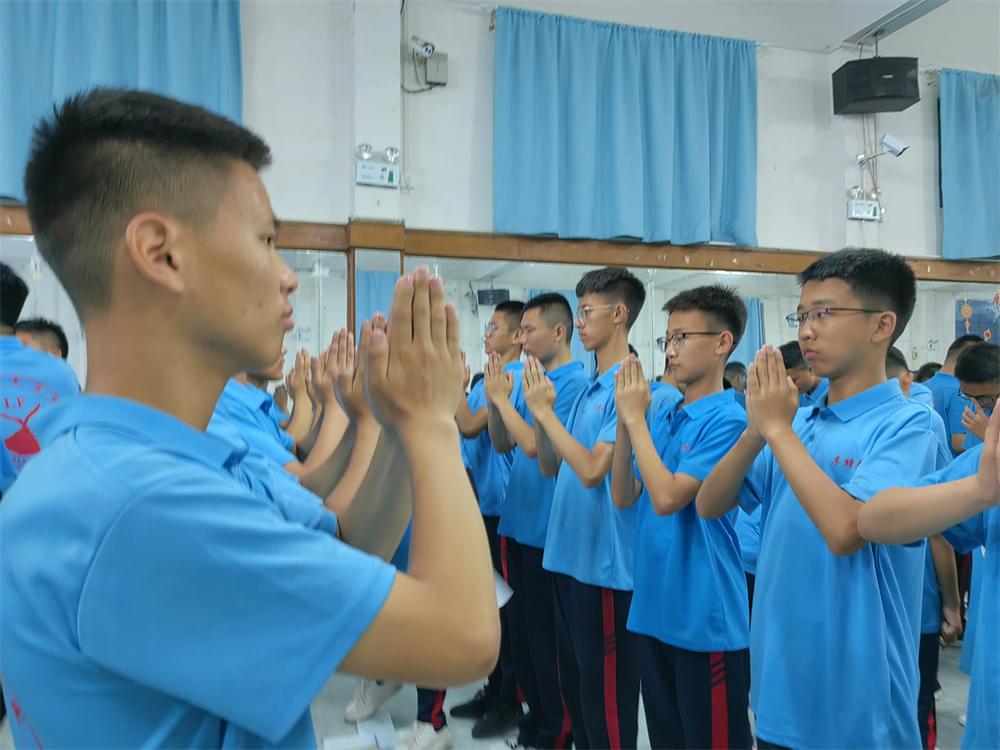 李锋教育突破课程《鹰王重生》:两天两夜助力孩子完美蜕变 让娃远离游戏改陋习 李锋教育突破课程《鹰王重生》:两天两夜助力孩子完美蜕变 让娃远离游戏改陋习_www.hnlfjy.com.cn