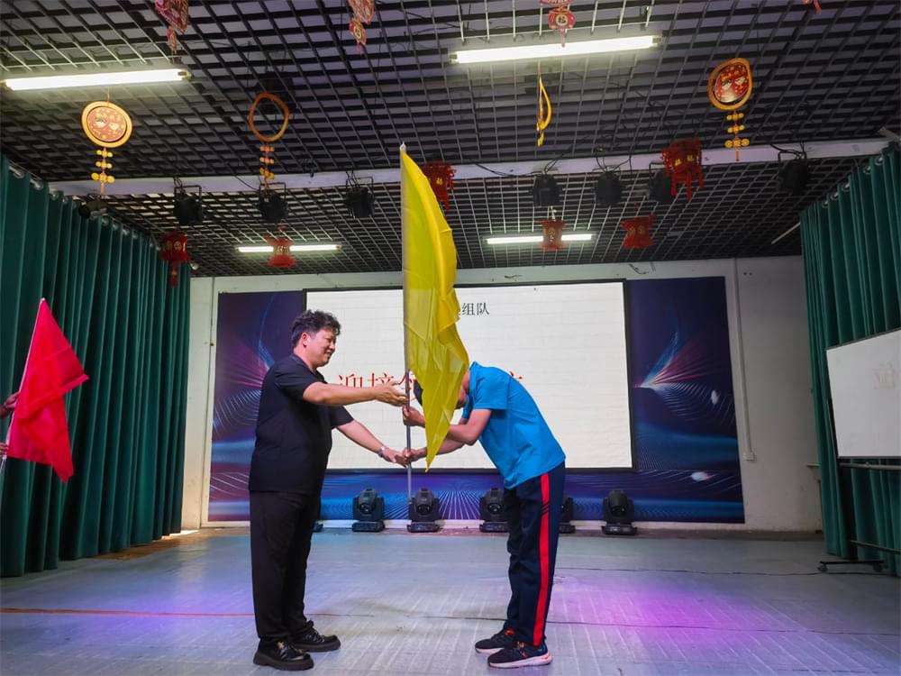 李锋教育突破课程《鹰王重生》:两天两夜助力孩子完美蜕变 让娃远离游戏改陋习 李锋教育突破课程《鹰王重生》:两天两夜助力孩子完美蜕变 让娃远离游戏改陋习_www.hnlfjy.com.cn