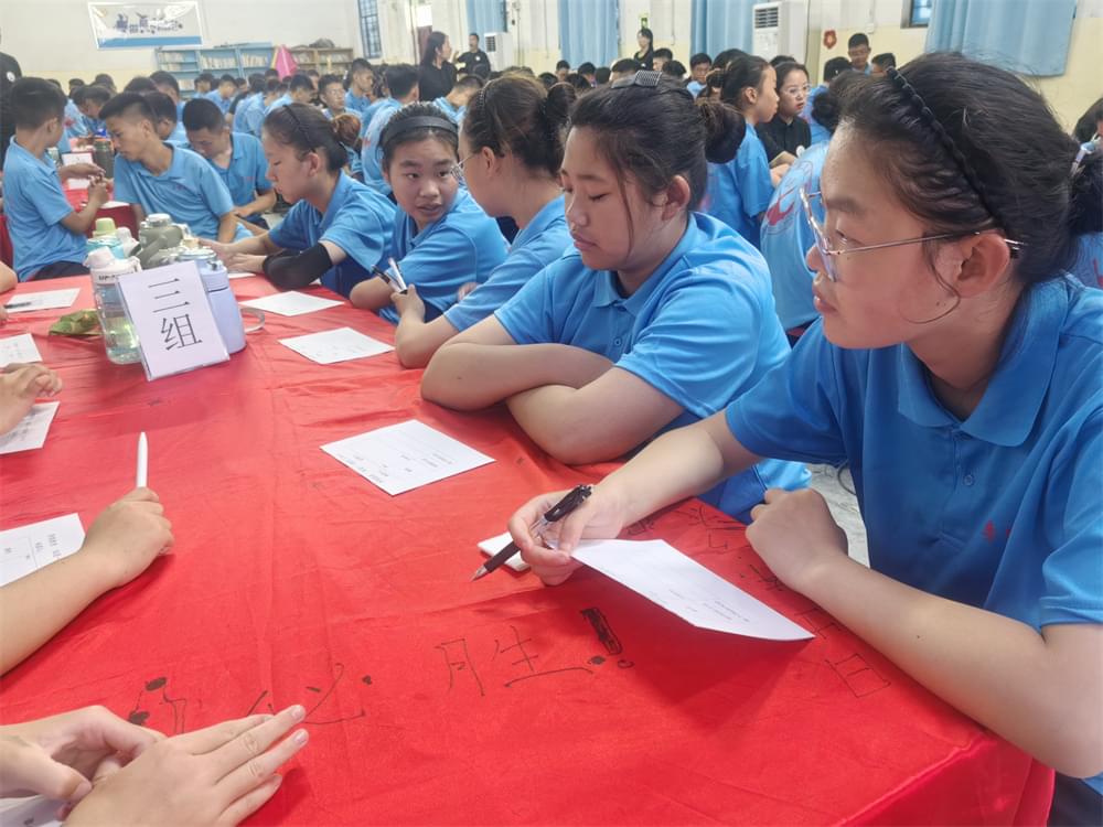 李锋教育突破课程《鹰王重生》:两天两夜助力孩子完美蜕变 让娃远离游戏改陋习 李锋教育突破课程《鹰王重生》:两天两夜助力孩子完美蜕变 让娃远离游戏改陋习_www.hnlfjy.com.cn