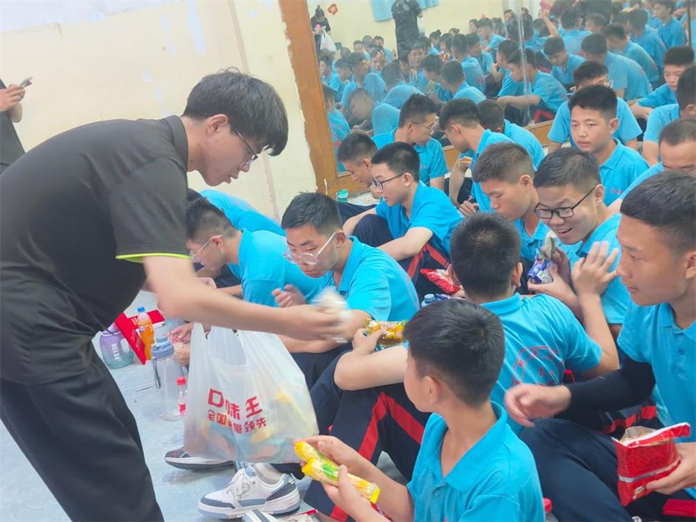 李锋教育突破课程《鹰王重生》：两天两夜助力孩子完美蜕变 让娃远离游戏改陋习_www.hnlfjy.com.cn