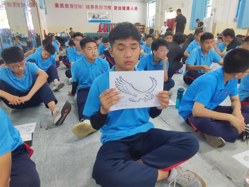 李锋教育突破课程《鹰王重生》:两天两夜助力孩子完美蜕变 让娃远离游戏改陋习 李锋教育突破课程《鹰王重生》:两天两夜助力孩子完美蜕变 让娃远离游戏改陋习_www.hnlfjy.com.cn