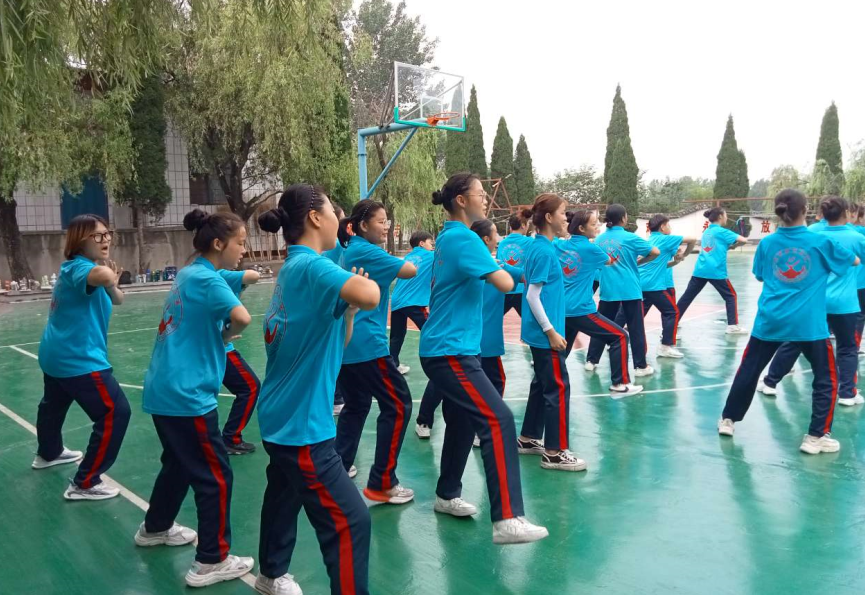  孩子被校园霸凌后，父母该让孩子打回去吗，看看聪明的家长怎么做？_www.hnlfjy.com.cn