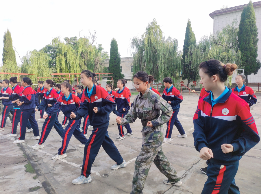  孩子被欺凌后求助，家长是放任不管还是从傍边协助！_www.hnlfjy.com.cn