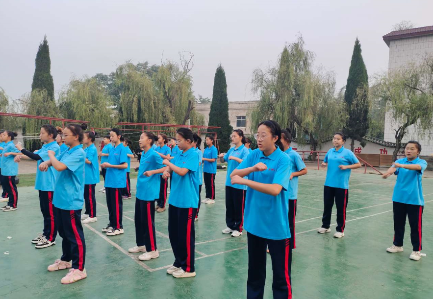 当孩子脏话连篇、狠话不断的时候，父母的第一反应很重要！_www.hnlfjy.com.cn