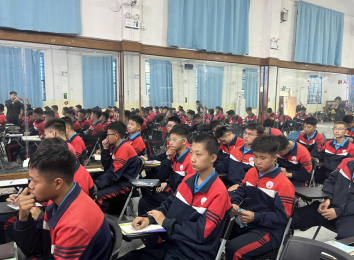 点燃希望之光：卫辉市叛逆孩子学校的蜕变之旅