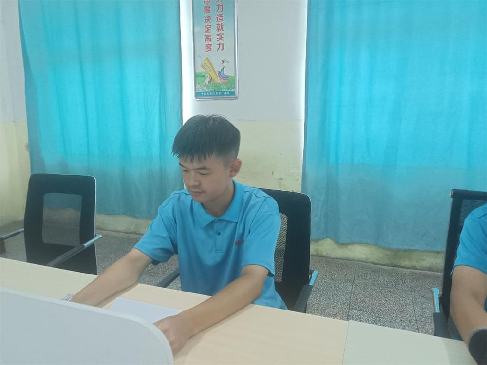 李锋教育学习赋能专项火箭班：点亮学子未来，重塑学习自信之光！_www.hnlfjy.com.cn