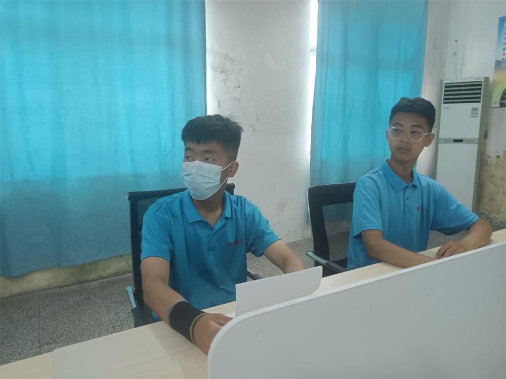 李锋教育学习赋能专项火箭班：点亮学子未来，重塑学习自信之光！_www.hnlfjy.com.cn