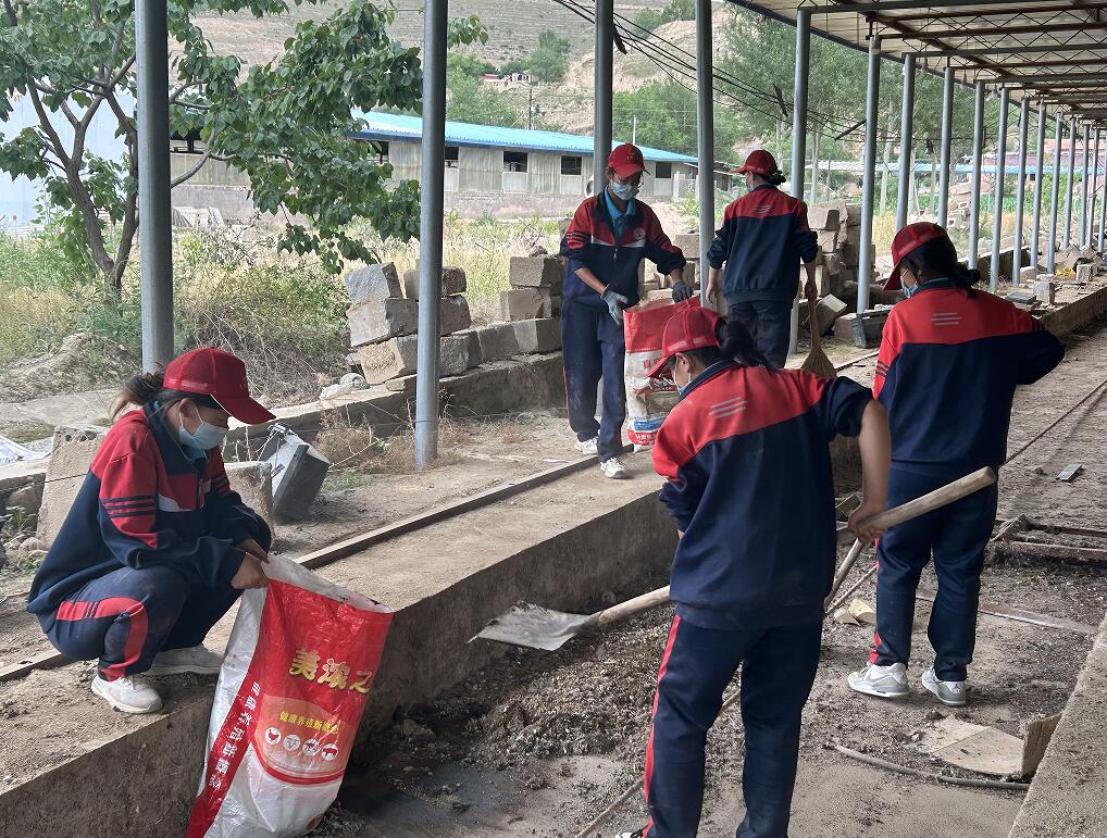 爱心夏令营：孩子们携手助力贫困农户，体验劳动之美，感悟成长之路_www.hnlfjy.com.cn