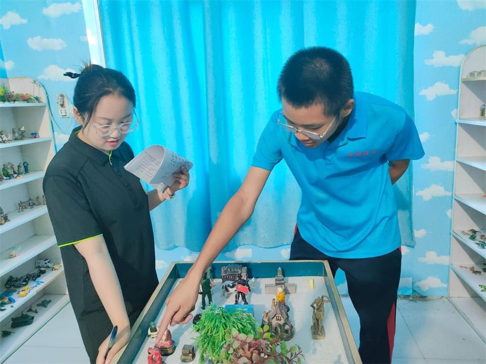 亲子间平等沟通的秘钥：共筑爱的桥梁，让心与心无缝对接_www.hnlfjy.com.cn
