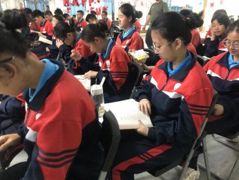 晨光里的智慧启航：揭秘李锋教育为何让孩子爱上每日晨读
