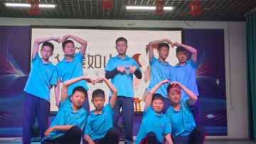 揭秘！全国五大叛逆孩子管教名校，李锋心理如何引领叛逆少年华丽转身？