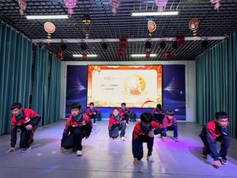 【金秋共赏·月满李锋】——中秋晚会，一场关于团圆的创意盛宴