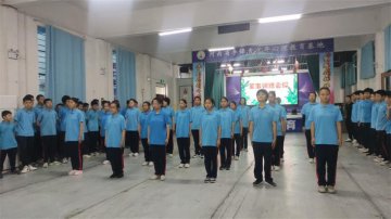 成长路上的温柔导航：当孩子说“我不想上学”时