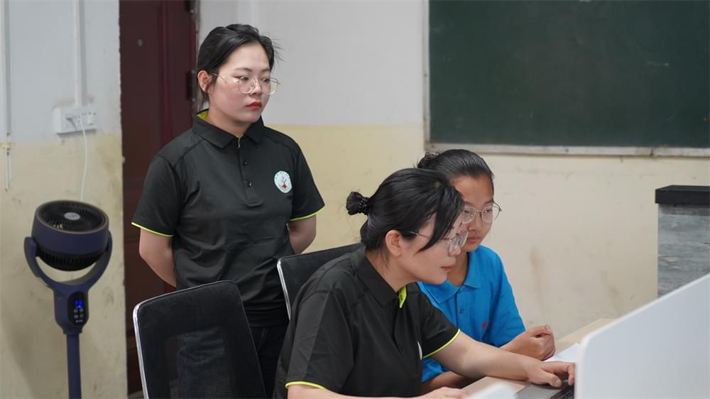 爱的边界：允许孩子自己动手，更需教会他们尊重与爱_www.hnlfjy.com.cn