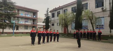 李锋教育：让叛逆孩子在自然与关爱中蜕变