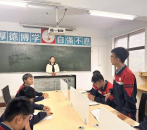 发现自我闪光点 —— “优点挖掘大会”，李锋教育大课堂重塑自信之旅