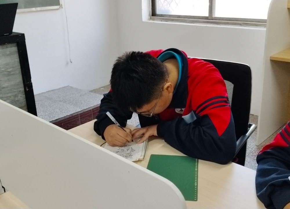 从“探索人生”到自我超越：李锋教育火箭班第二次课启示录_www.hnlfjy.com.cn