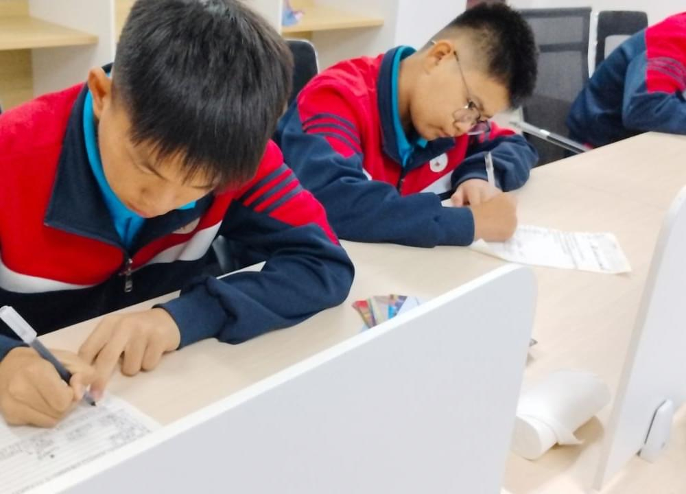 从“探索人生”到自我超越：李锋教育火箭班第二次课启示录_www.hnlfjy.com.cn