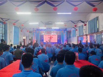 河南中学女生遭霸凌，4分钟被扇89耳光！校园暴力何时止？