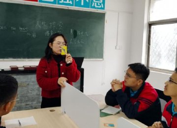 静默镜头下的温情对话：解锁亲子关系的秘密钥匙