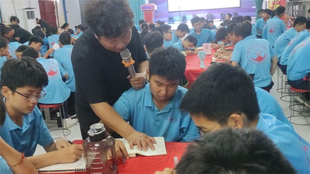 ‌孩子开学一周后拒上学，家长如何应对这种“返校焦虑”？_www.hnlfjy.com.cn