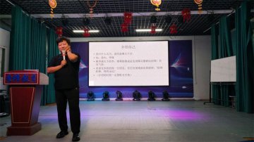 叛逆孩子封闭式学校经历：是蜕变还是另一种束缚？