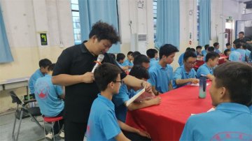 倾听与守护：孩子心灵的灯塔‌，正确教育孩子从这里开始！