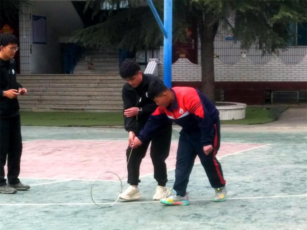 孩子上学难受到想吐，回家玩游戏就缓解？背后原因值得深思_www.hnlfjy.com.cn