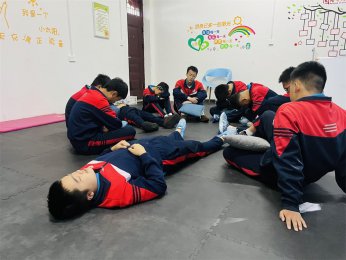 郑州叛逆学校：用爱与专业，拯救网瘾少年小李