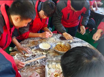 饺子中的成长与蜕变——郑州青少年教育类学校团体活动启示
