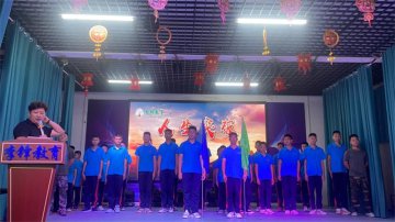 单亲家庭孩子叛逆？李锋教育专家教你如何正确引导！