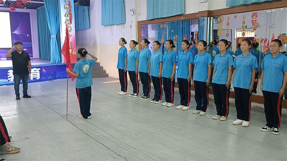 早恋不是禁忌，正确态度是关键——早恋利弊解析_www.hnlfjy.com.cn