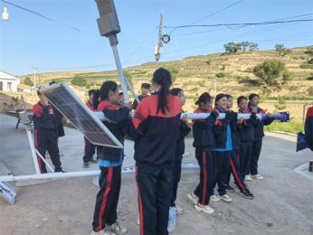 李锋教育2025届学子：中考夺魁，梦想成真！