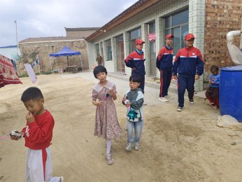 ‌李锋教育山村磨炼夏令营：劳动中学会感恩，体验中成长
