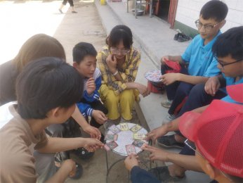 ‌感恩与回馈：李锋教育夏令营让孩子学会珍惜与奉献